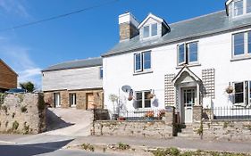 Horsemans Close